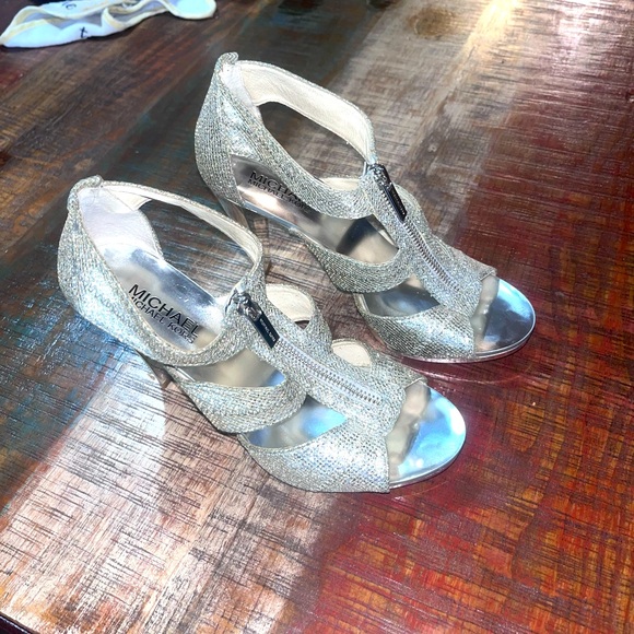 Michael Kors Glitter Heel - Picture 3 of 6